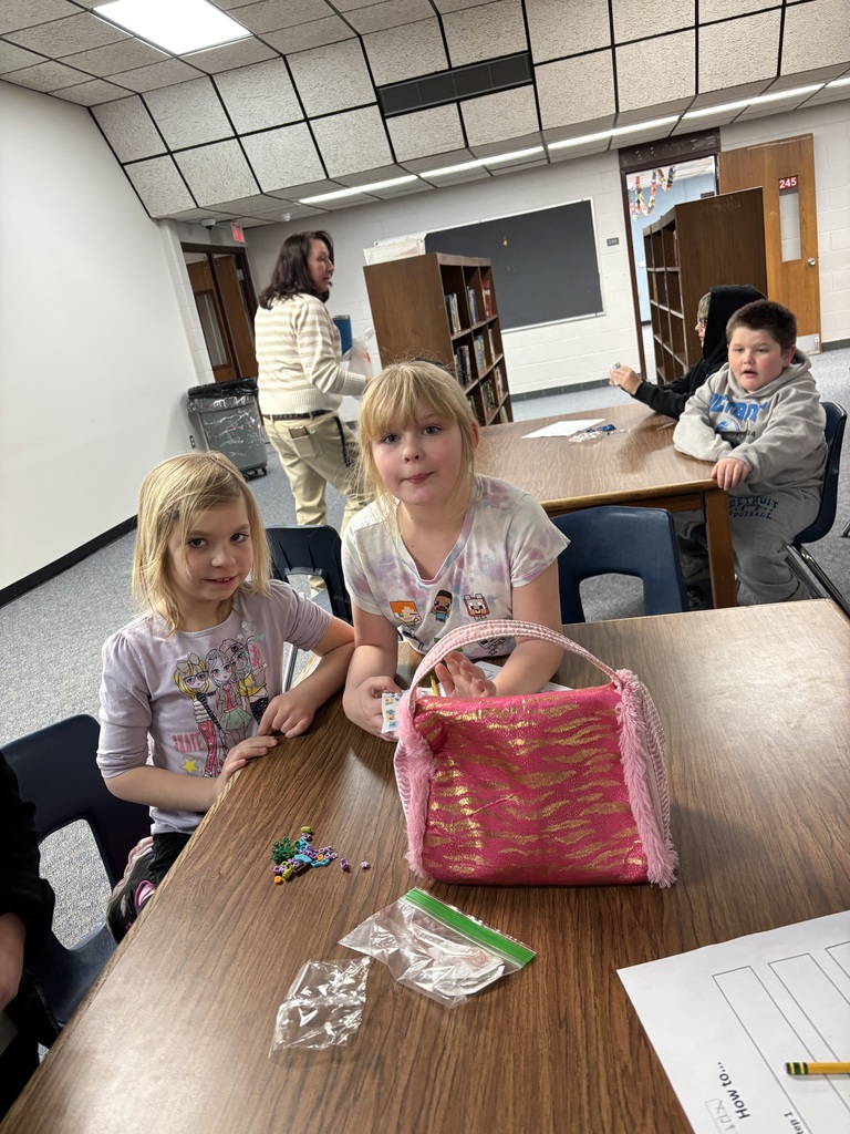 Fantin and Nickens team up to build legos with their kids