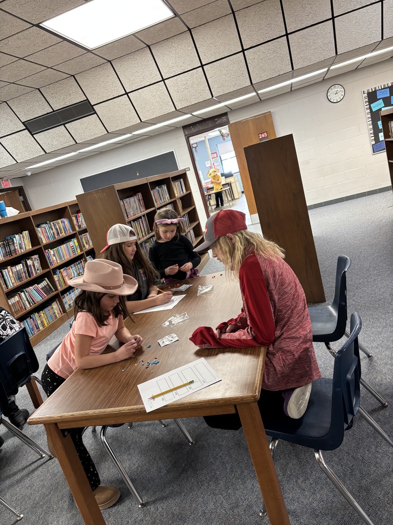 Fantin and Nickens team up to build legos with their kids