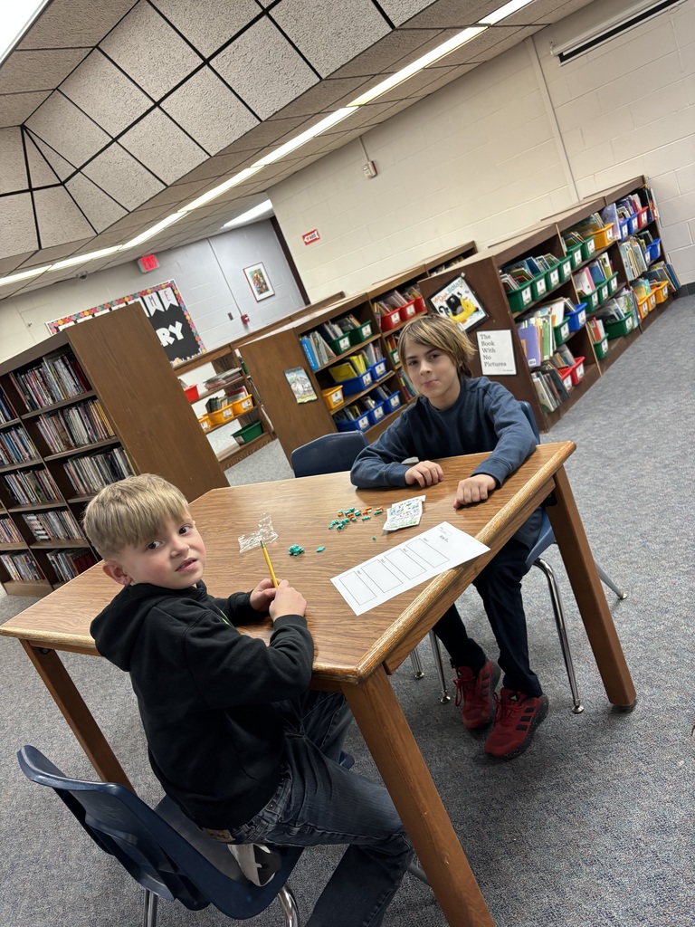 Fantin and Nickens team up to build legos with their kids