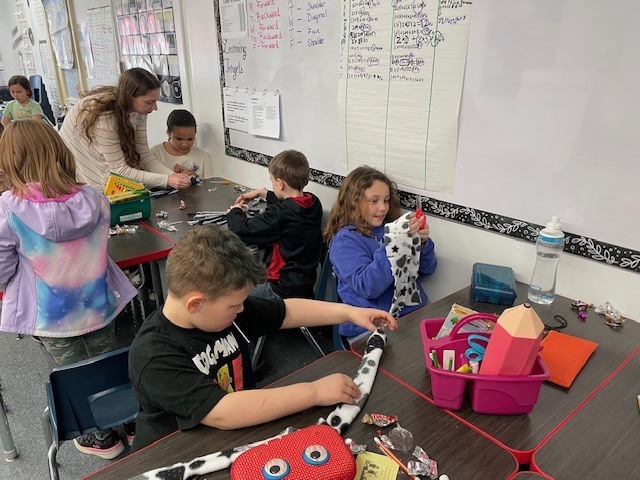 Mrs. Lundell's class making toys for animals