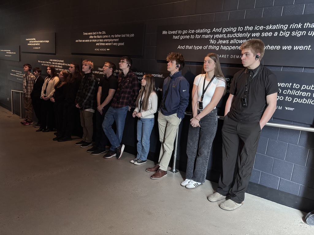 9th graders at the museum