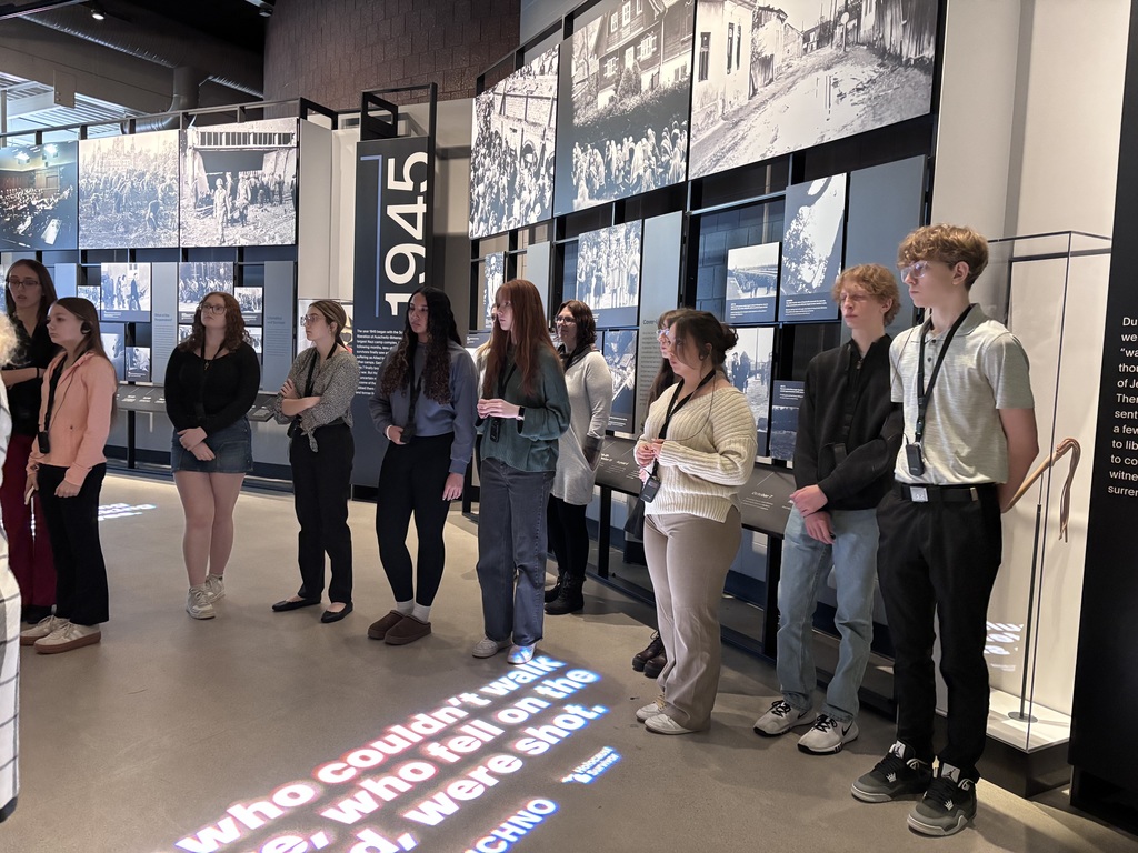 9th graders at the museum