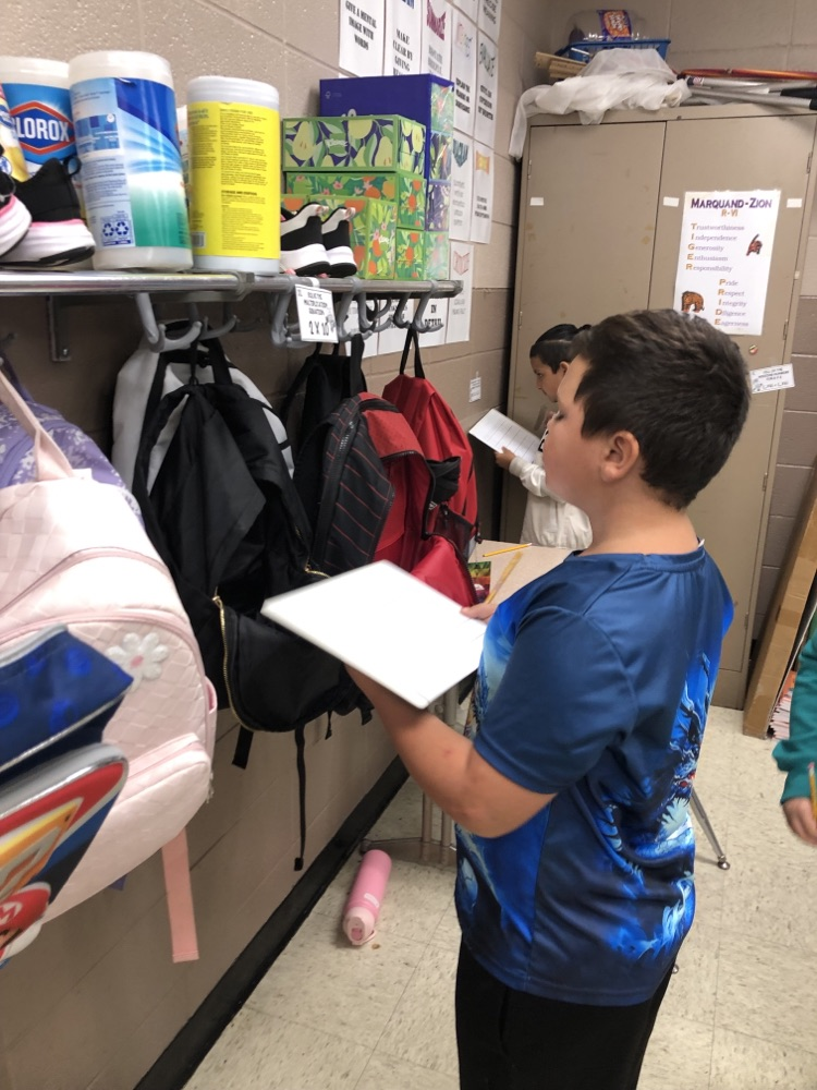 Kaedon solving a card