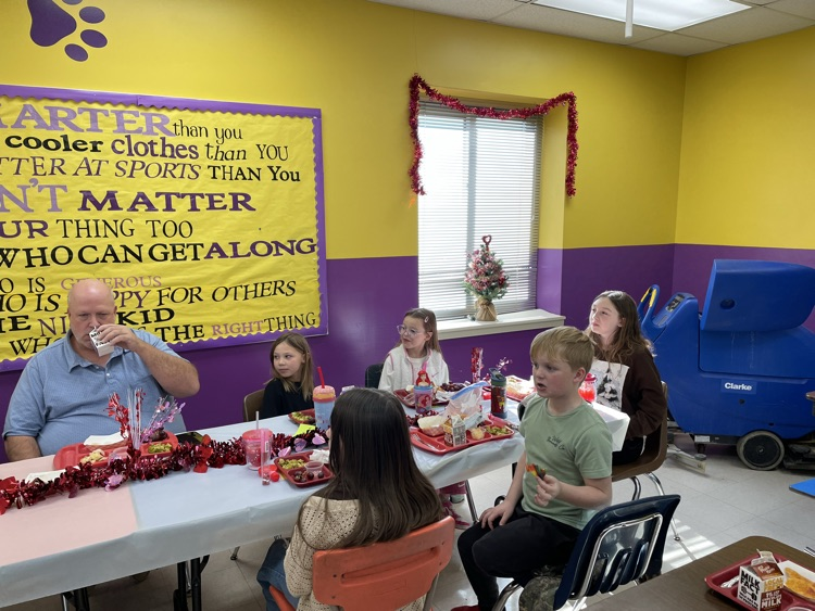2nd quarter scholars eating lunch with the Principal 