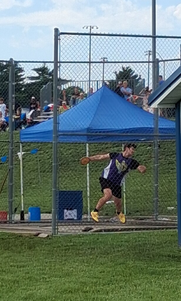 Kolby Stafford throws Discus