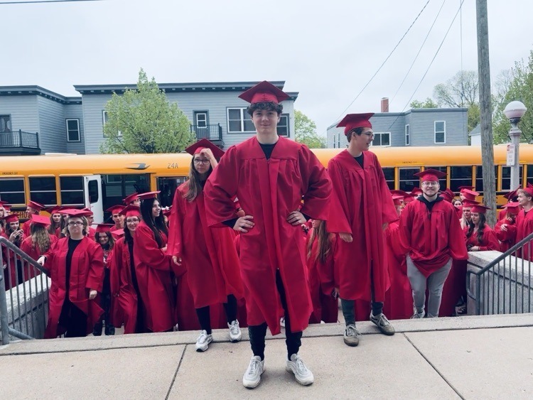 seniors high fiving students in the Graveraet halls
