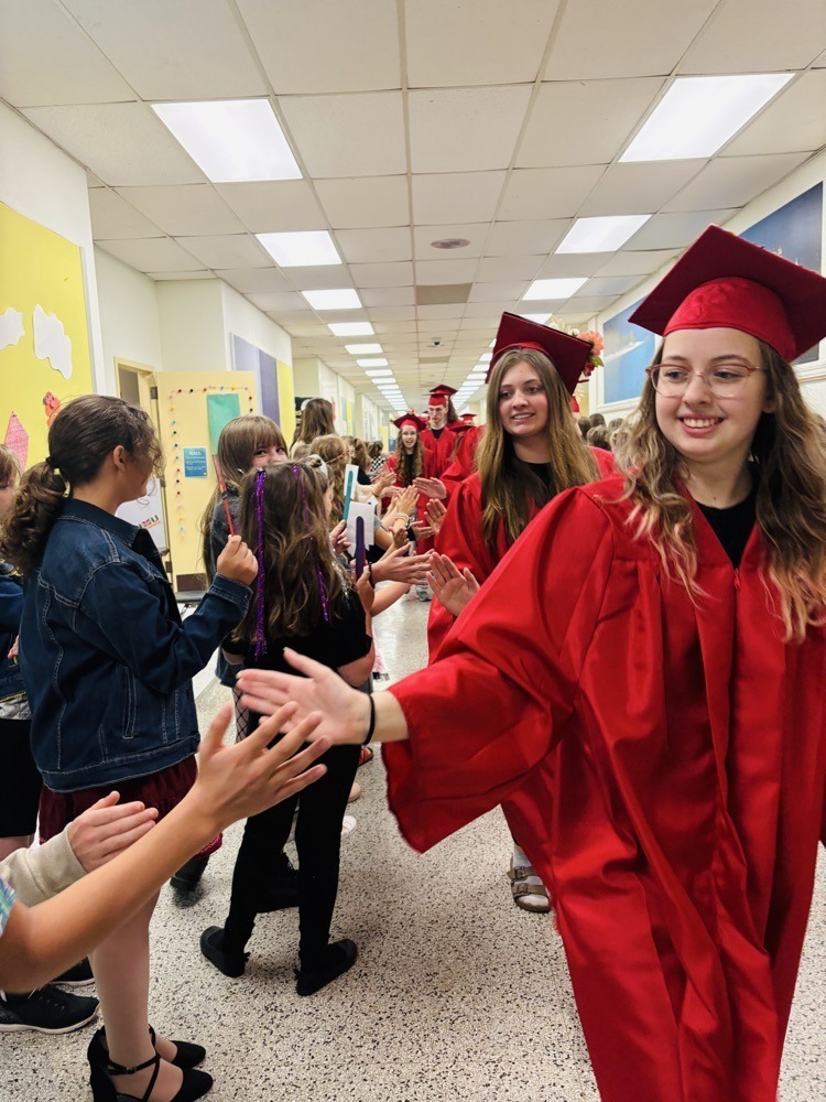seniors high fiving students in the Graveraet halls