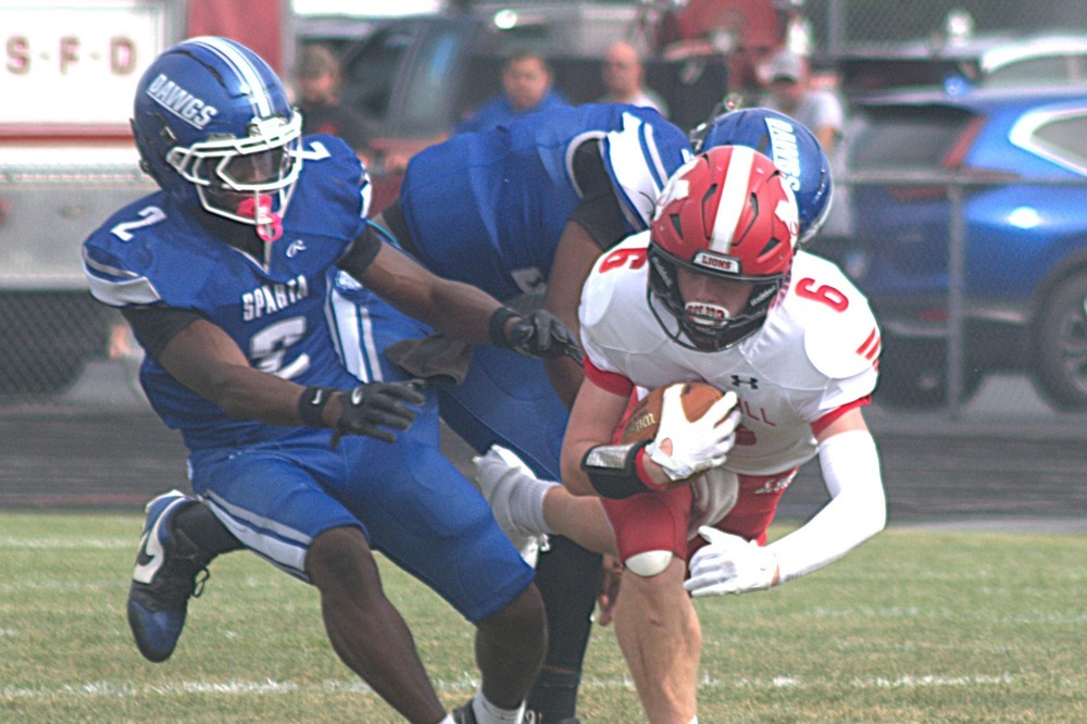 Bryce Parker (6) had his best day on the gridiron for Marshall, catching four passes for 58 yards vs Sparta
