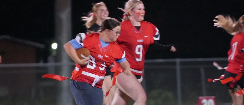 Jayden Jones breaks loose for a 44 yard run (Photo by Angie Jones)