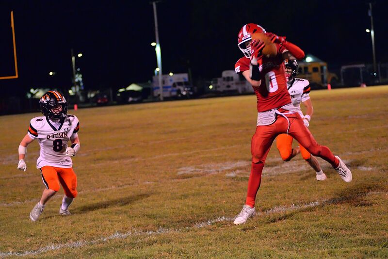 Silas Dean (0) brings in a pass from Luke Brodie against Richland County