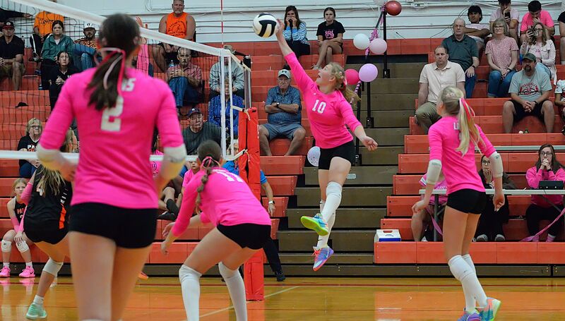 Ellie Delp (10) scores an important kill in the 3rd set vs Paris
