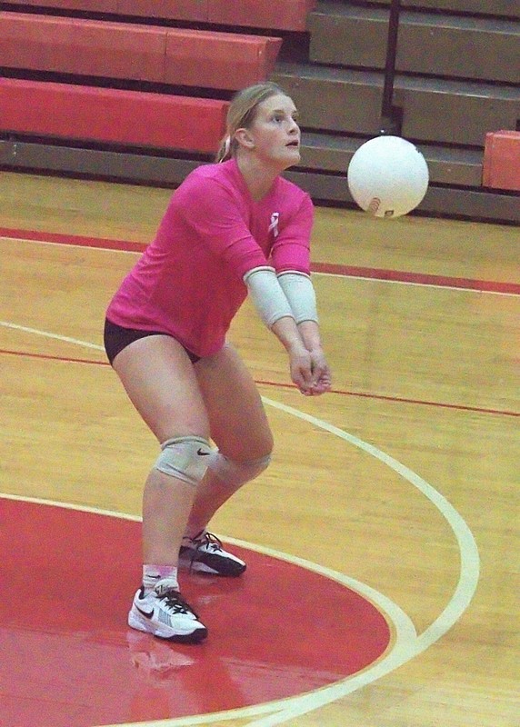 Anna Daugherty makes a pass (photo by T Ray Henry)