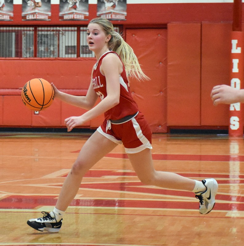 Harper Richardson dribble drives over to the right side before curling around two screens and scoring for Marshall vs Lawrenceville 