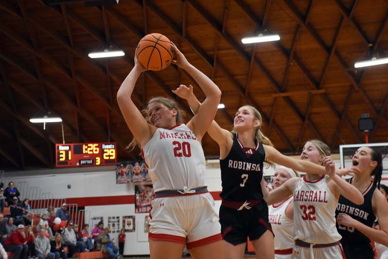 McKenzie Davis (20) was a force inside the lane against Robinson 