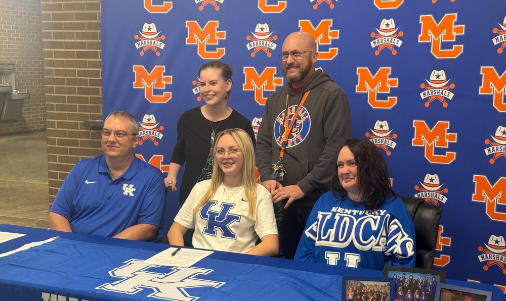 Izabella Baker signs with UK Color Guard