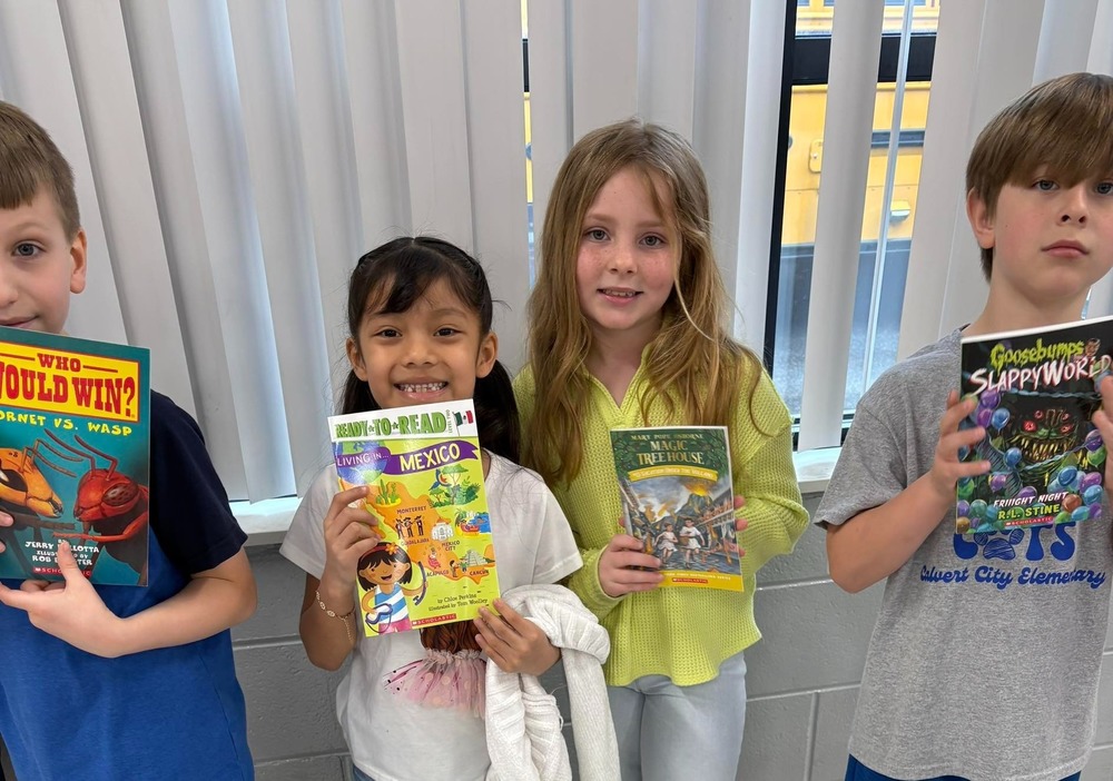 MC Students with books donated by MC Rotary