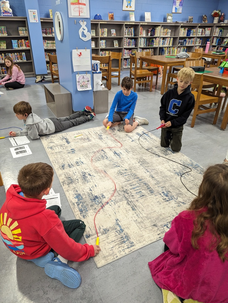 students learning with ropes