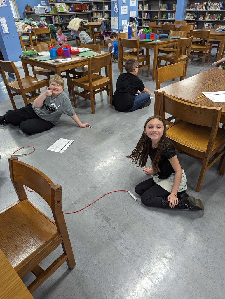 students learning with ropes
