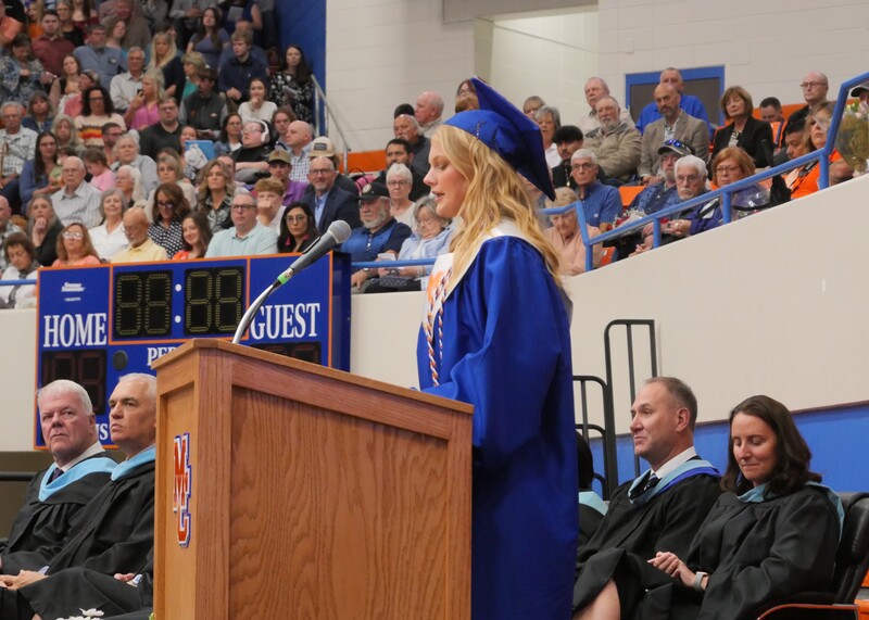 Trinlee Anderson giving senior address
