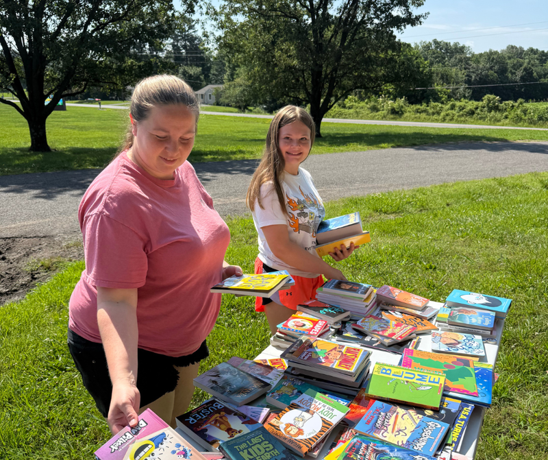 Students looking overbooks given away through reading grant