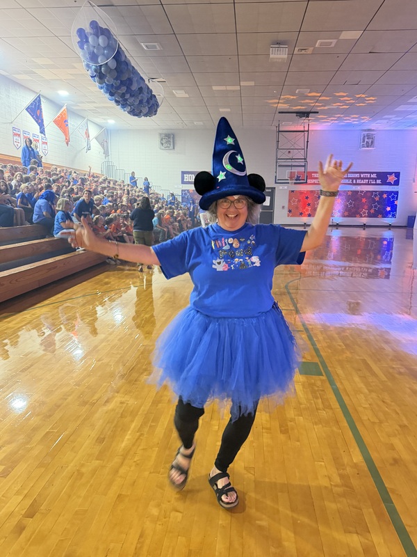 CES staff member in blue