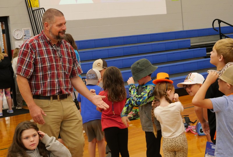 JES students greeted at school with high fives/fist bumps
