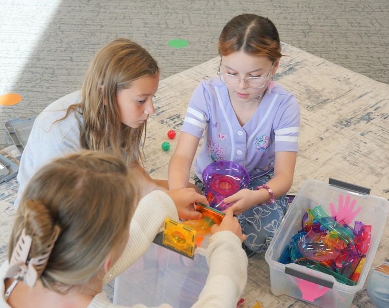 SES student working with Picasso Tiles