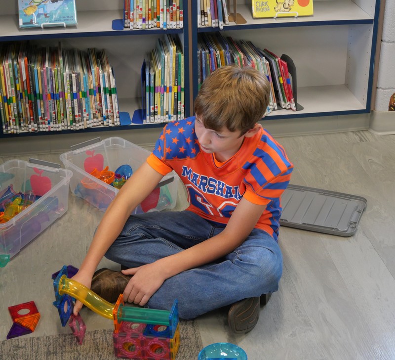 SES student working with Picasso Tiles