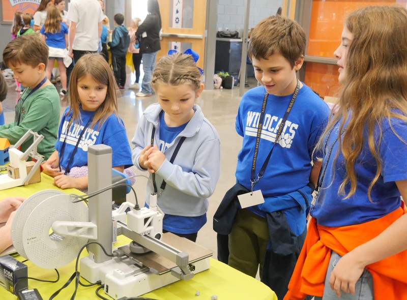 Students see 3D in action