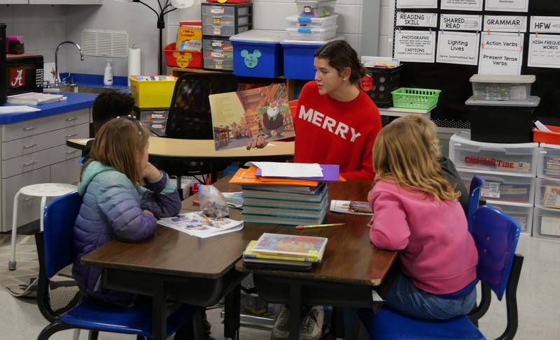 MCHS student reads to elementary students