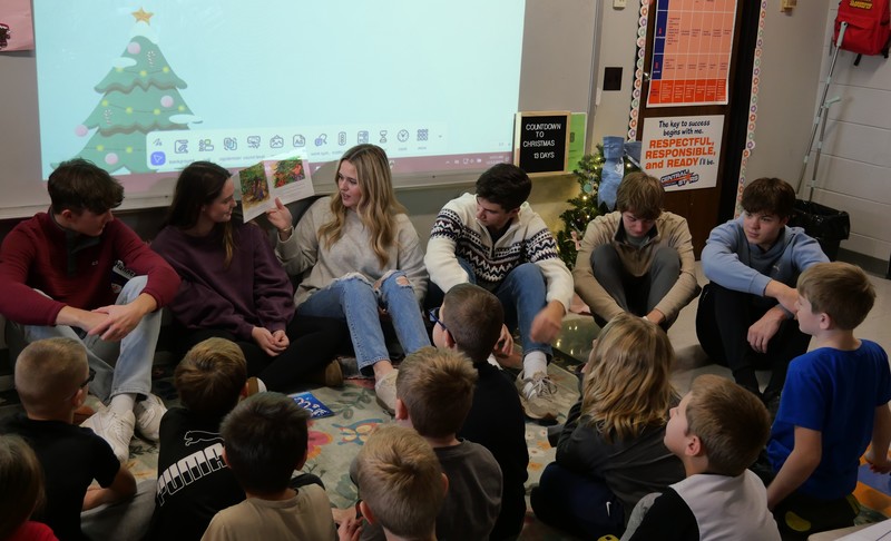 MCHS student reads to elementary students