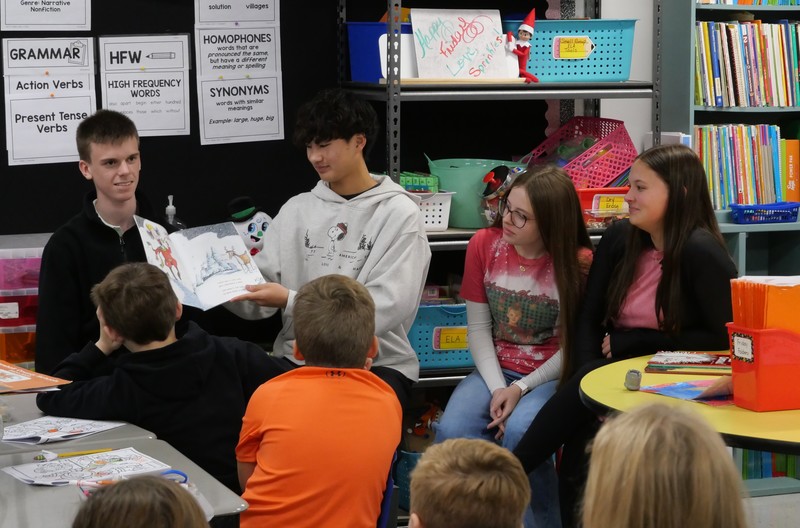 MCHS student reads to elementary students