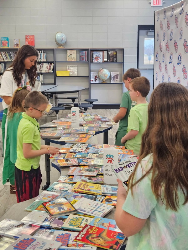 MC Students with books donated by MC Rotary
