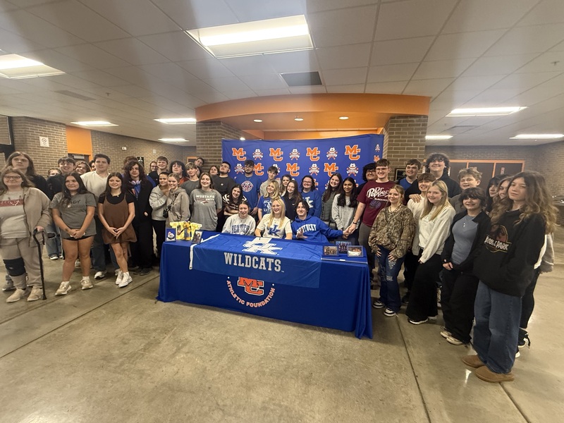 Izabella Baker signs with UK Color Guard