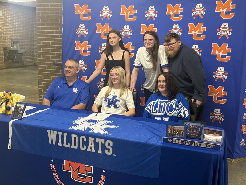 Izabella Baker signs with UK Color Guard