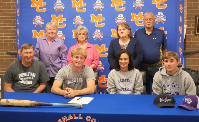 Kannon Dunn signed with Ky Wesleyan Baseball (with family)