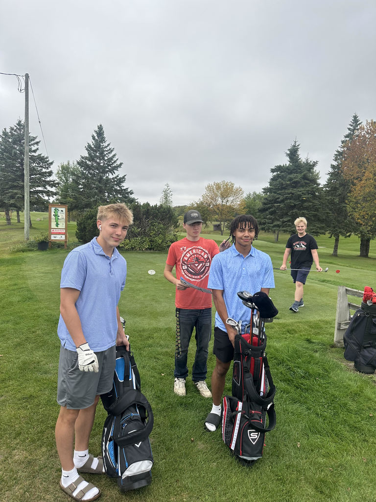 On September 17th, Mrs. Peterson’s Outdoor Sports class and Mr. Dahl’s Health, Wellness, and Nutrition class headed to the Karlstad GoldfCourse to enjoy  the beautiful fall day and get some hand on experience today! Students even got some sweet treats, Gatorade and the Energy Balls that the wellness class cooked up!