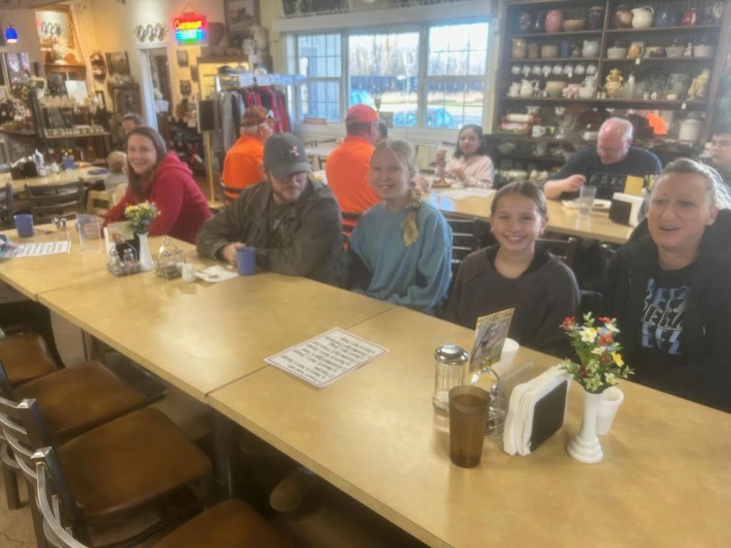 This morning, 5th and 6th grade students that achieved the October AR Challenge goal got to enjoy breakfast at the Viking Diner! Great job students for all of your hard work and thank you to the Viking Diner for the delicious food!