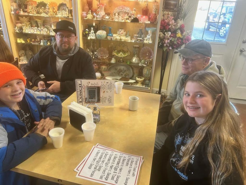 This morning, 5th and 6th grade students that achieved the October AR Challenge goal got to enjoy breakfast at the Viking Diner! Great job students for all of your hard work and thank you to the Viking Diner for the delicious food!