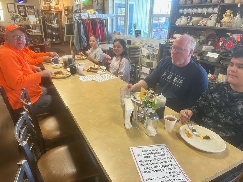 This morning, 5th and 6th grade students that achieved the October AR Challenge goal got to enjoy breakfast at the Viking Diner! Great job students for all of your hard work and thank you to the Viking Diner for the delicious food!