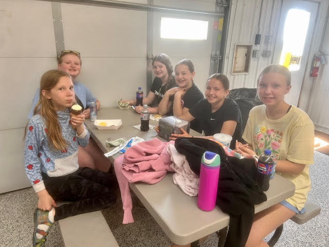 On Thursday May 21st, 5th and 6th grade students earned an AR reward trip to Falls Stay 'N Play for a round of mini golf, games, and treats! Great Job Students!