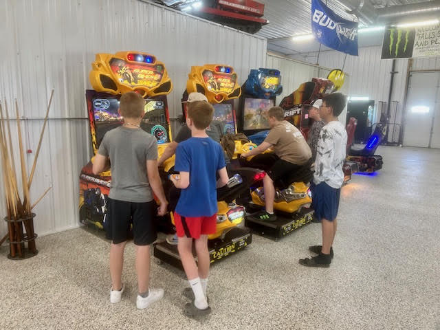 On Thursday May 21st, 5th and 6th grade students earned an AR reward trip to Falls Stay 'N Play for a round of mini golf, games, and treats! Great Job Students!