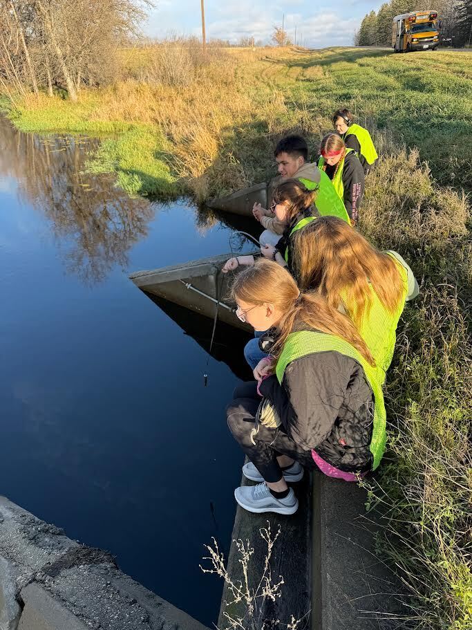 River Watch completed their last sampling before winter on Wednesday (10/29) after school. Now during the “winter” months we will work on our challenge for the year. 