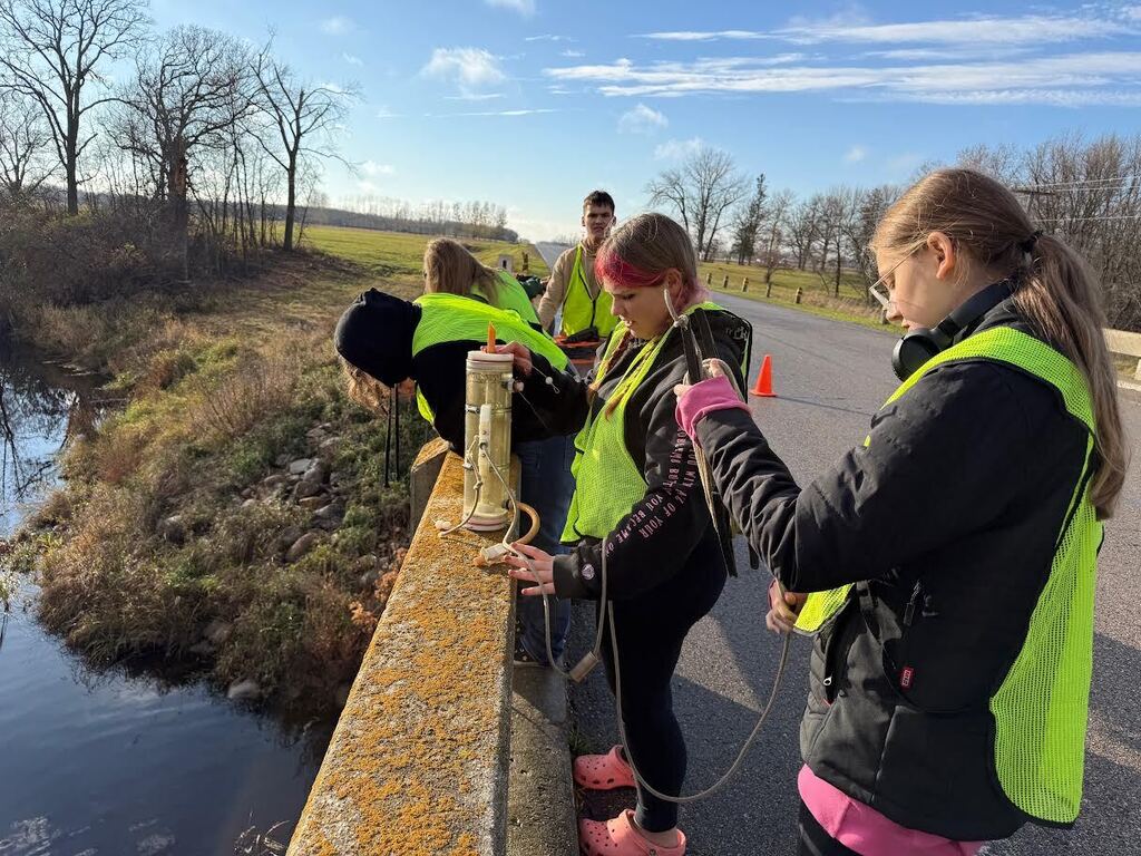 River Watch completed their last sampling before winter on Wednesday (10/29) after school. Now during the “winter” months we will work on our challenge for the year. 