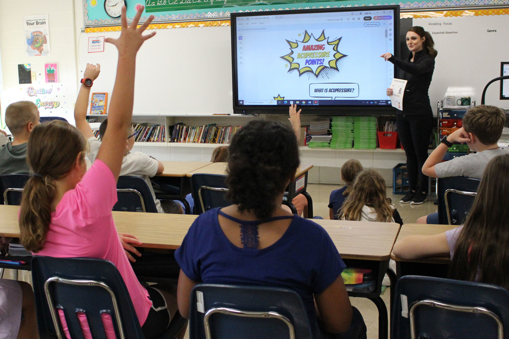 Dr. Jen Fox talks to students about acupressure.