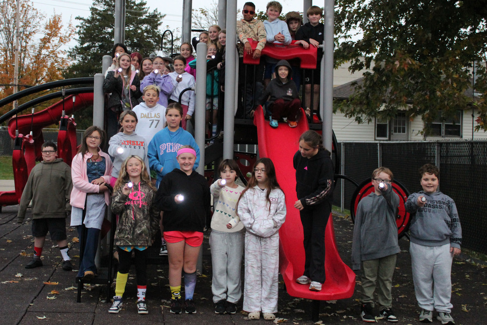 Glen Dale Elementary  students search for spiders.