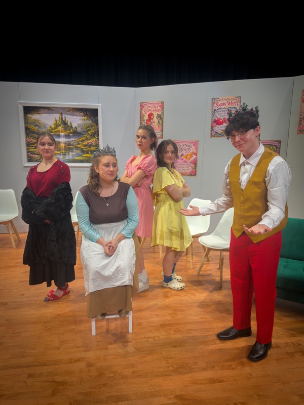 Cinderella (Gracey Tennant) may have fit the glass slipper, but she’d much rather stay comfortable; much to the dismay of Prince Charming (Mason Boyette), her Stepmother (Peyton Brown), and Stepsisters (Emily McBee & Janelle Farmer). 
