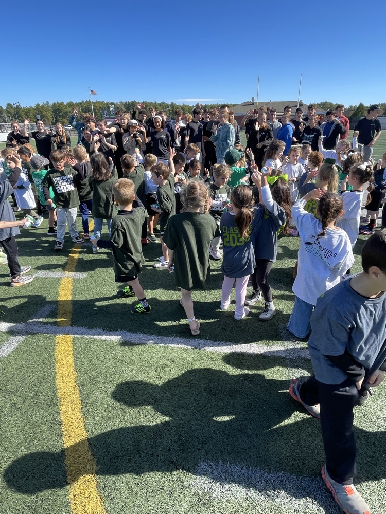 seniors and kindergarteners meet up