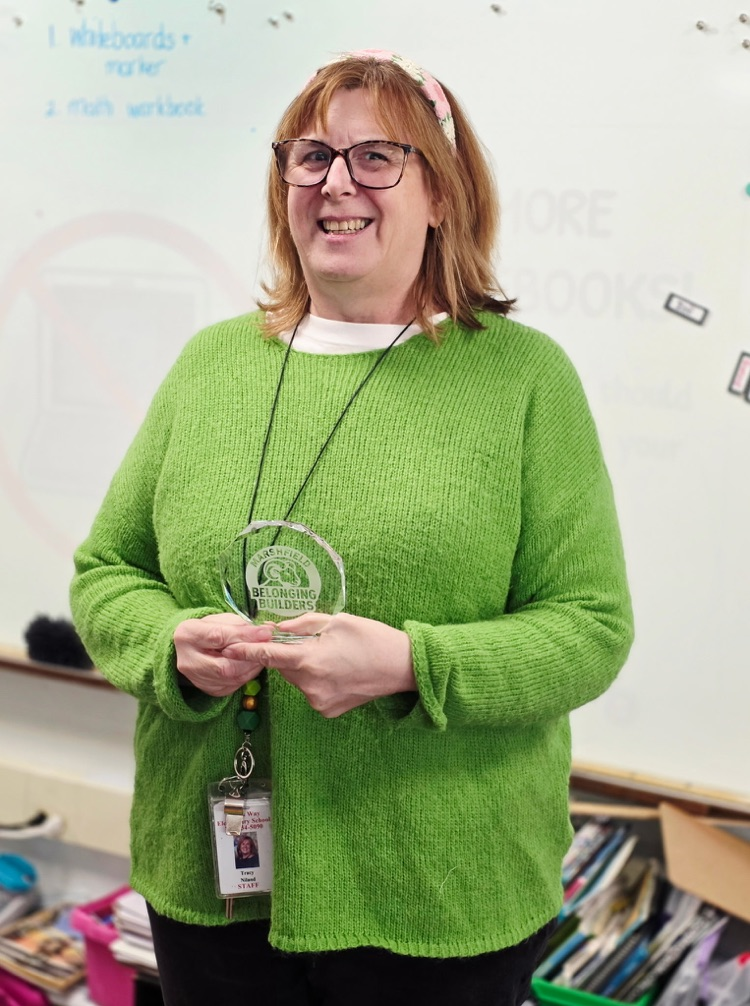 Tracy Niland holding her award