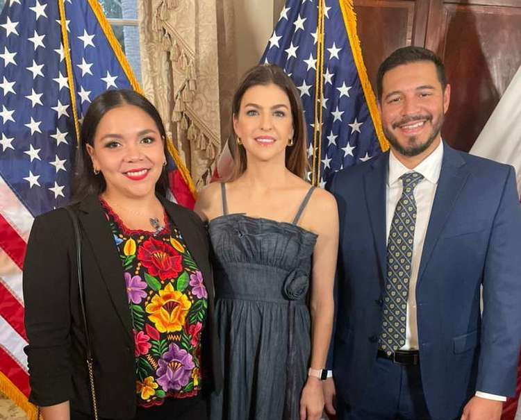 HOMS teacher wins excellence in education award